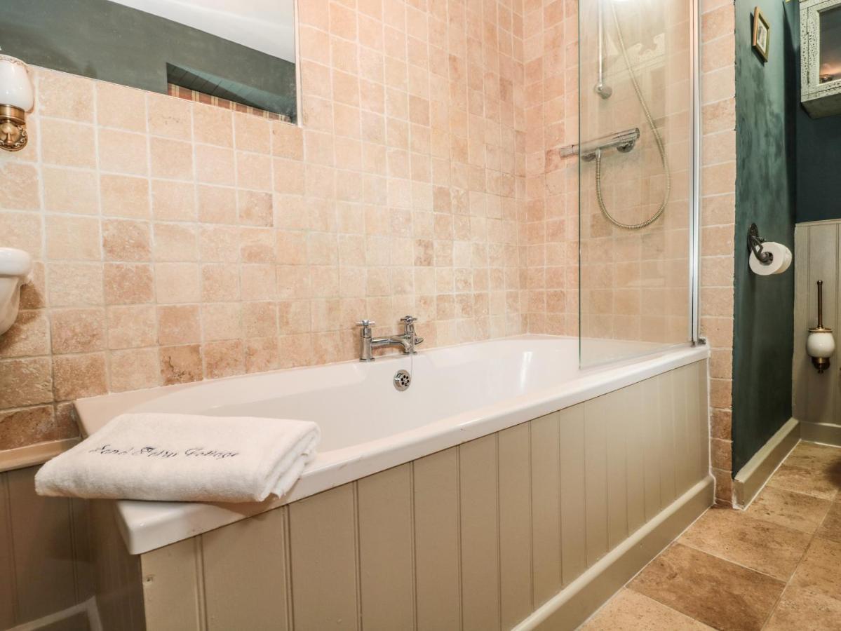 Sand Fairy Cottage Bath Exterior photo